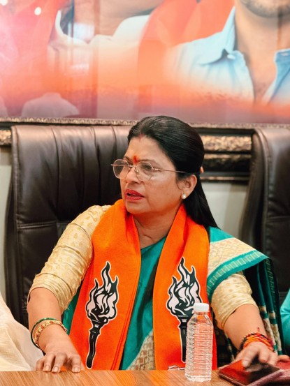 २००९-१२ या काळात शिवसेनेच्या श्रद्धा जाधव यांच्याकडे मुंबई महापालिकेची धुरा होती. त्या आता प्रभाग क्रमांक २०२ च्या नगरसेविका म्हणून निवडून आल्या आहेत.