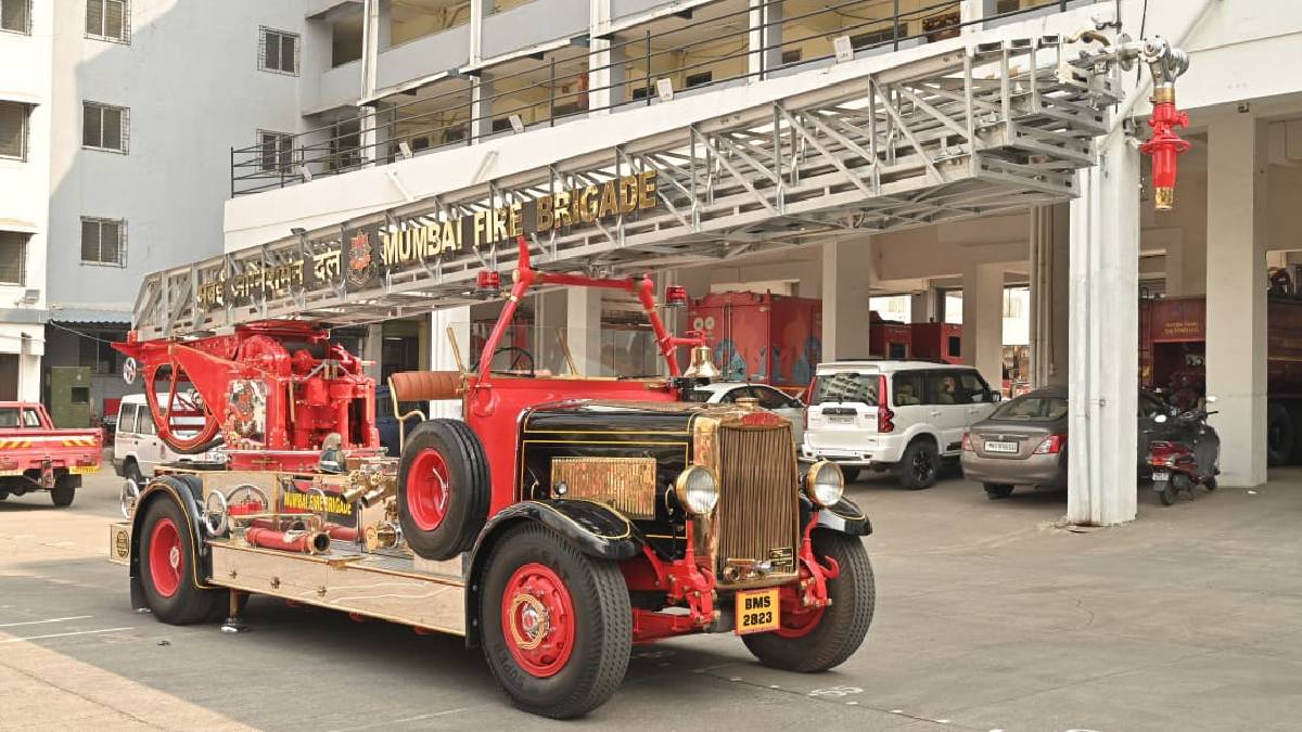 Mumbai Fire brigade turntable ladder fire engine