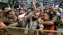 अन्वयार्थ : समानता, समन्याय; दोन्हीही अद्याप दूरच!