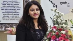 वादग्रस्त अधिकारी पूजा खेडकरच्या बंगल्यात दरोडा; आई वडील रखवालदार बेशुद्ध अवस्थेत सापडले
