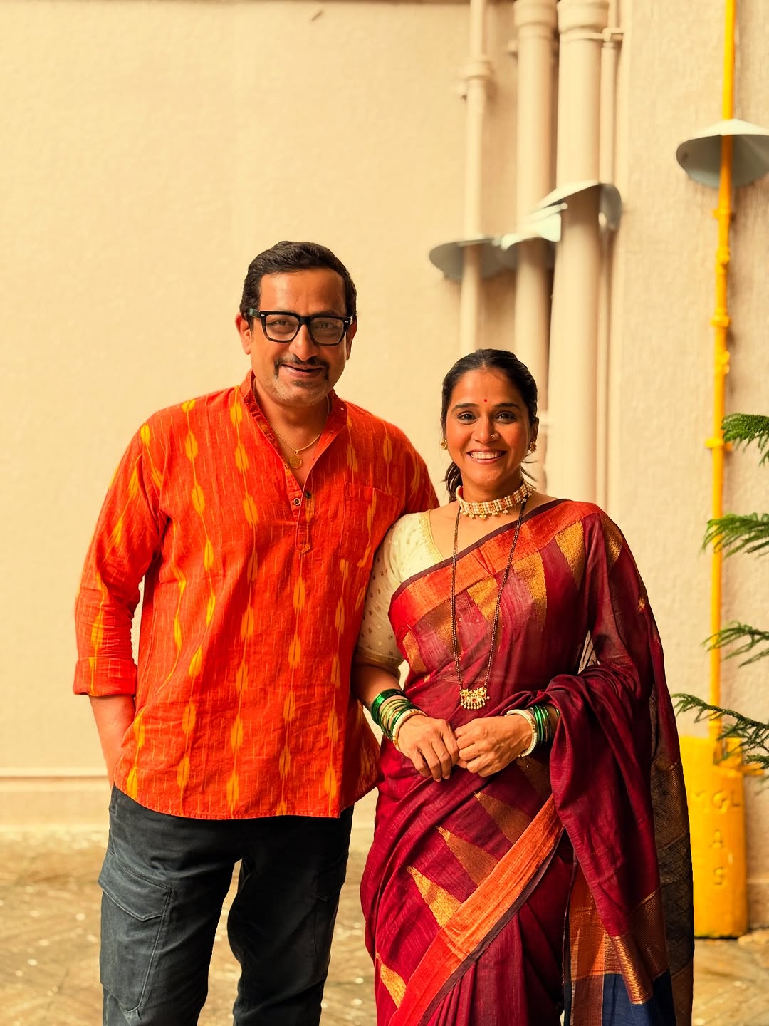 Prasad Oak in traditional green kurta at son’s engagement ceremony