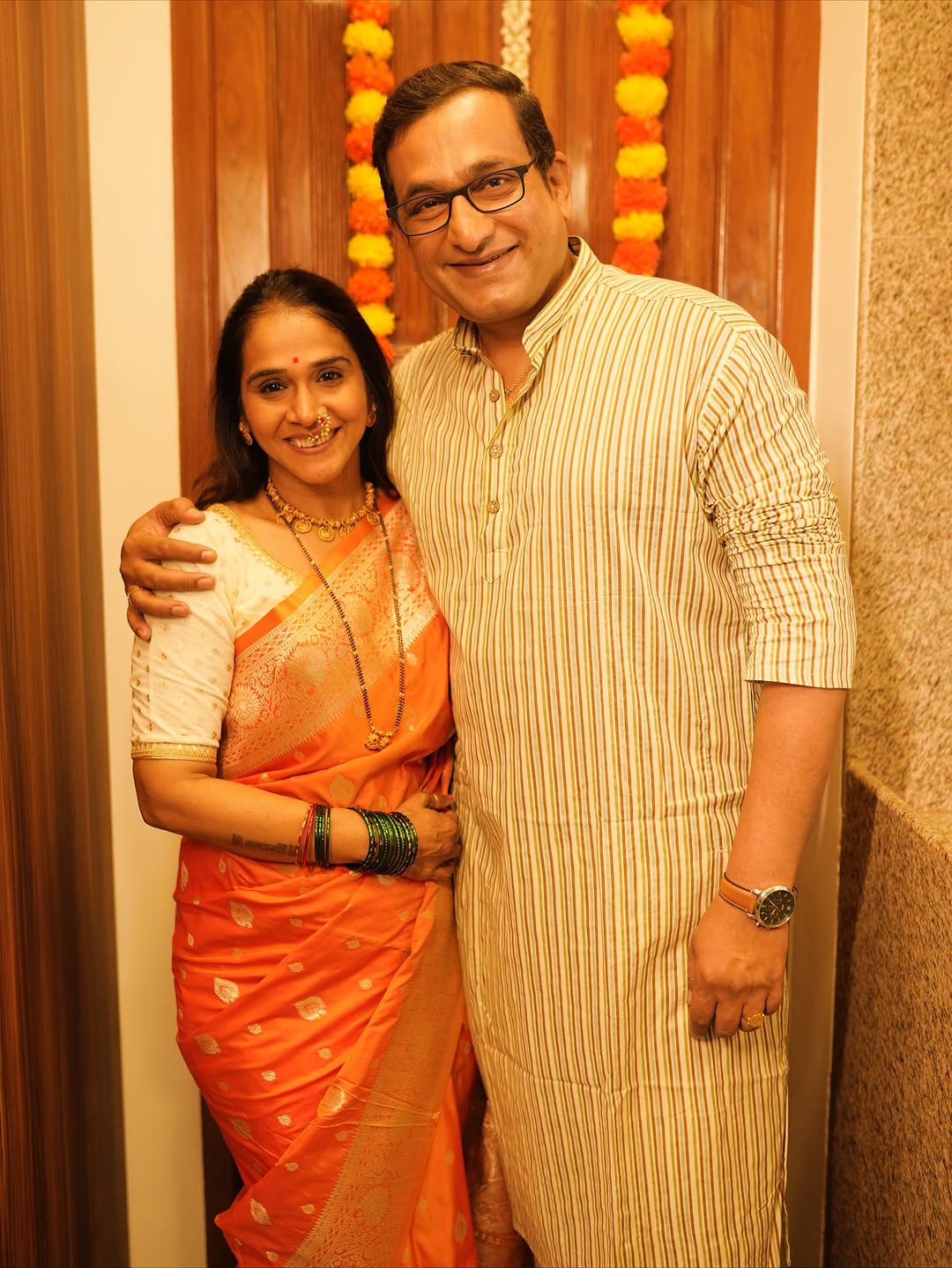 Prasad Oak in traditional green kurta at son’s engagement ceremony