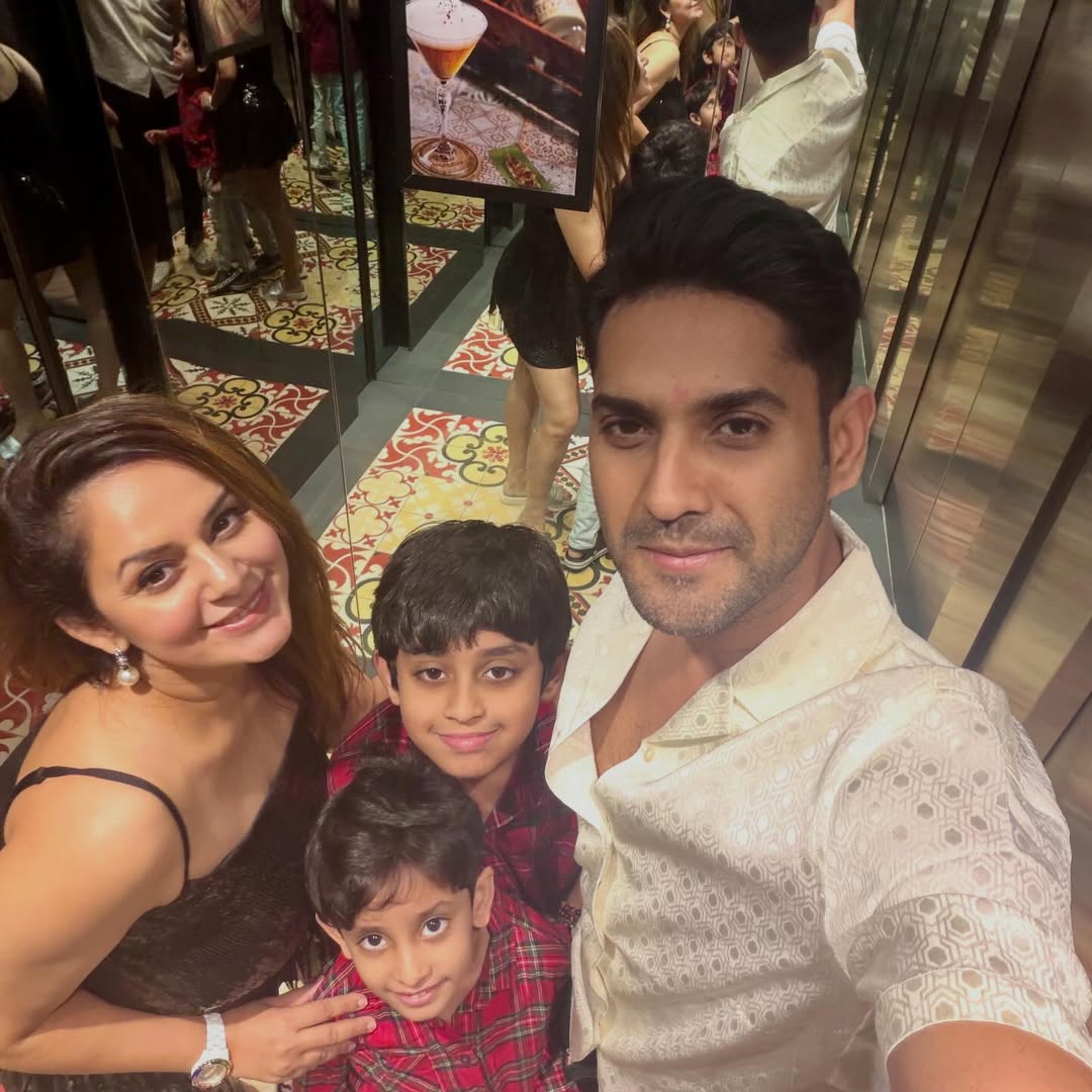 Mandar Jadhav family trip to Indore