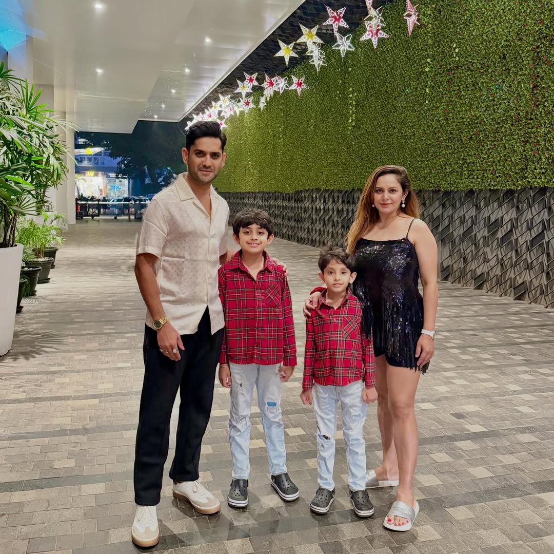 Mandar Jadhav family trip to Indore