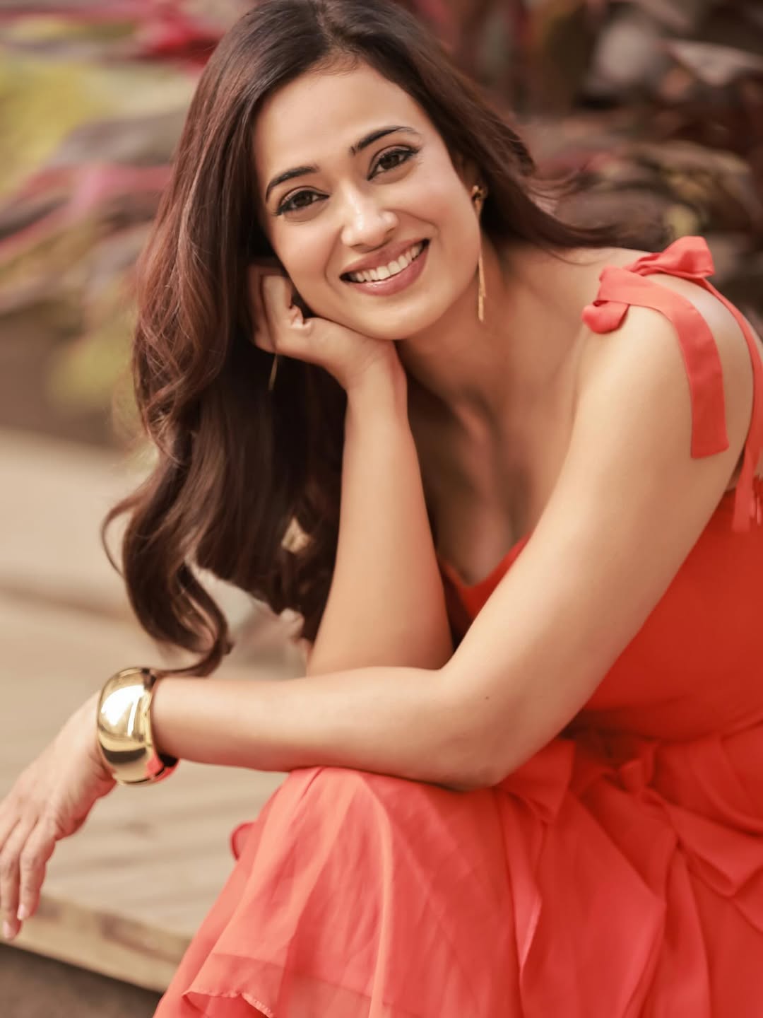 Shweta Tiwari in olive green ruffle dress, looking graceful and fit. photos viral