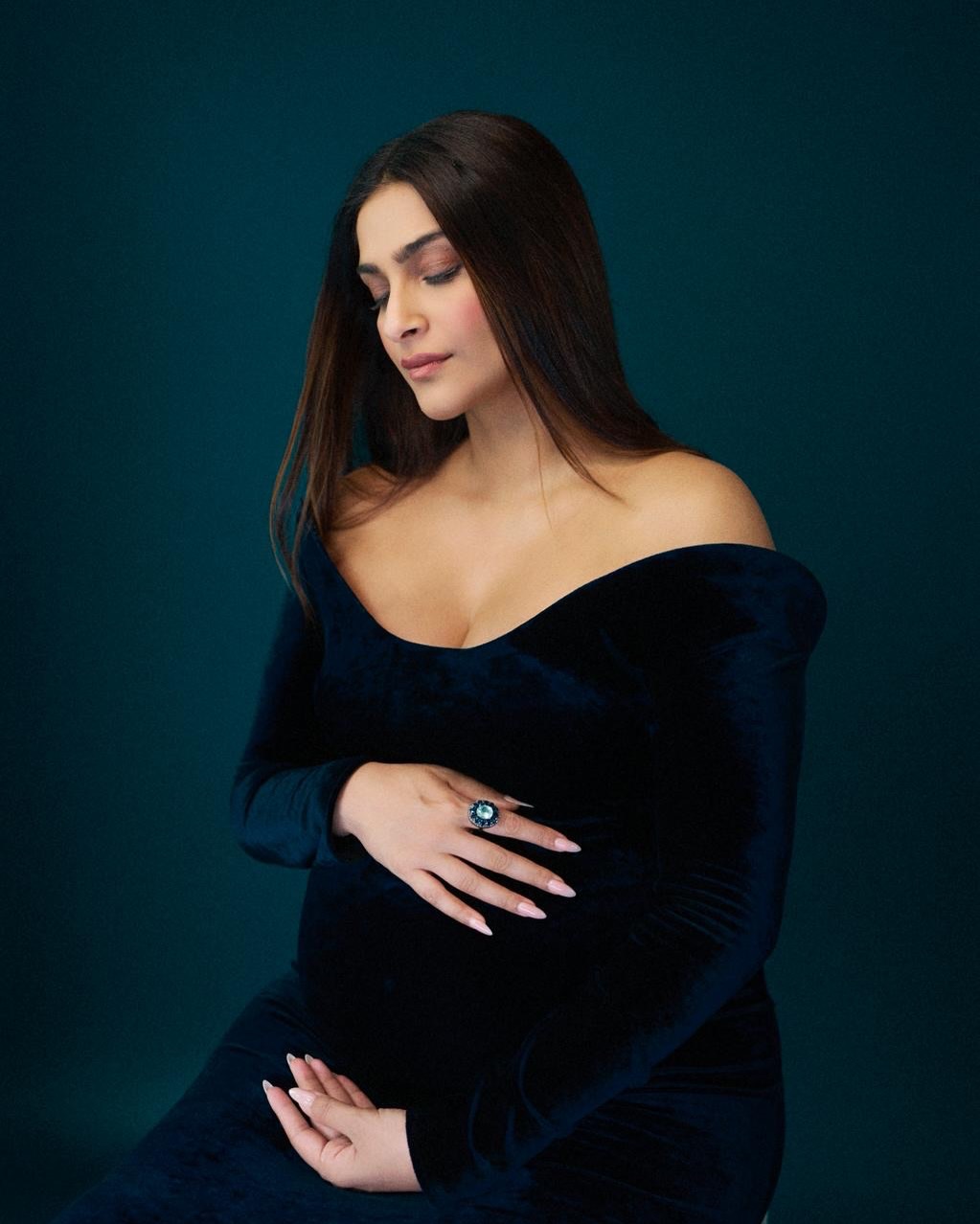 Sonam Kapoor second pregnancy maternity photos