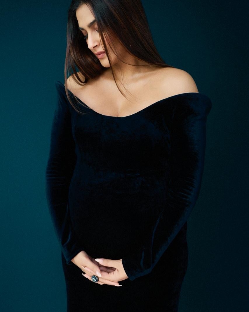 Sonam Kapoor second pregnancy maternity photos