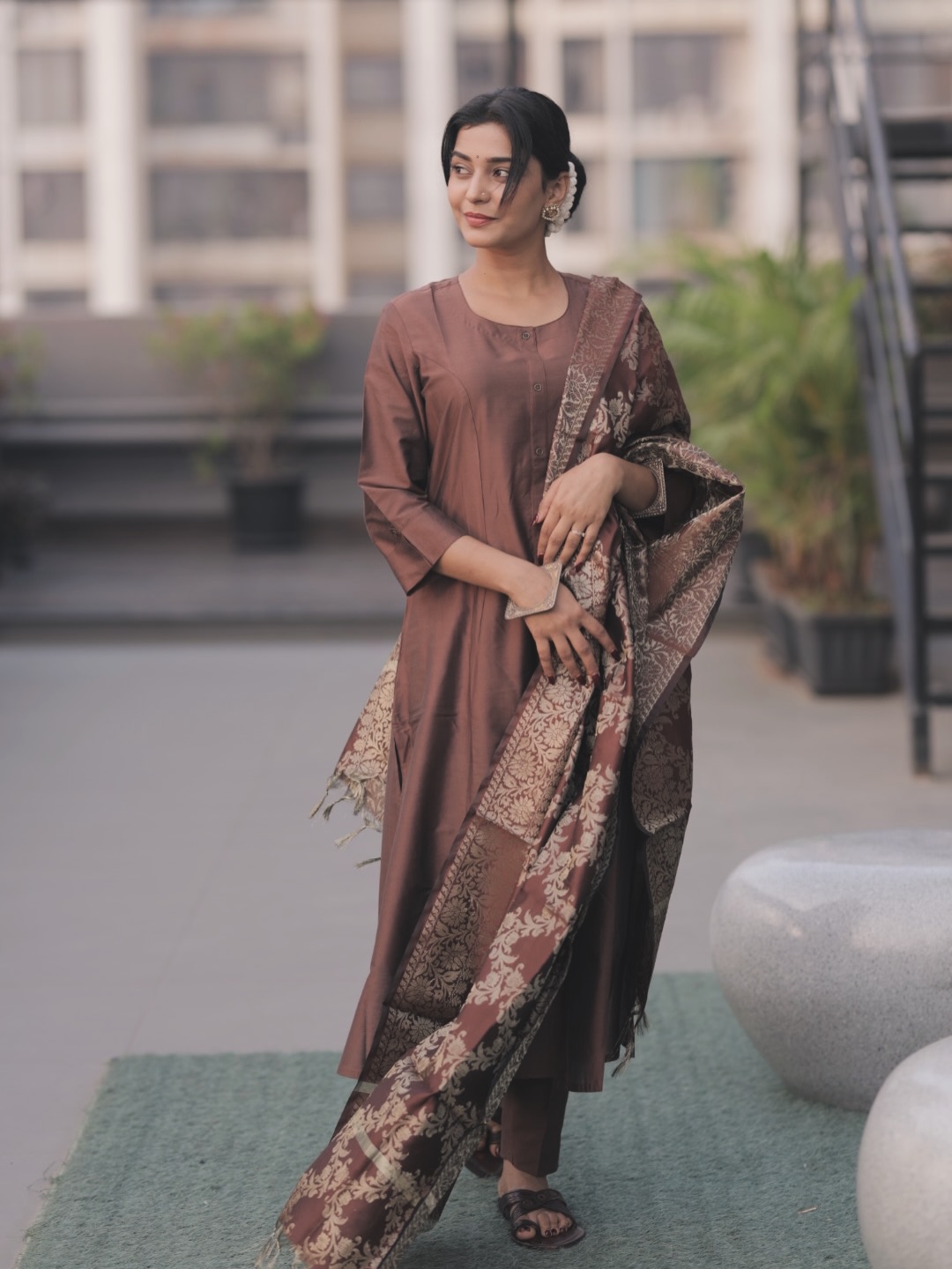 Shivani Mundhekar shares traditional look photos