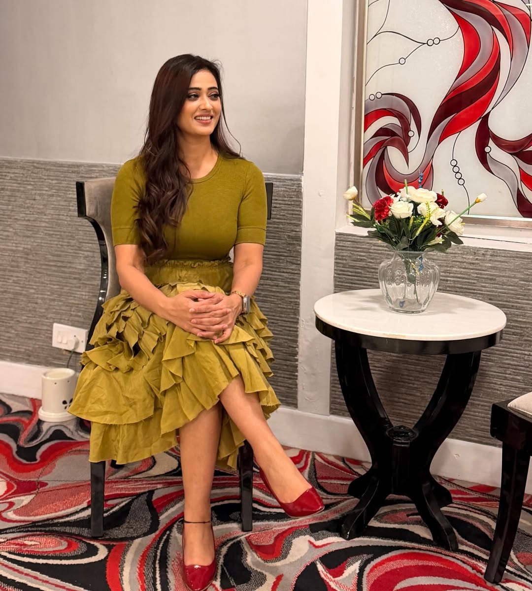 Shweta Tiwari in olive green ruffle dress, looking graceful and fit. photos viral