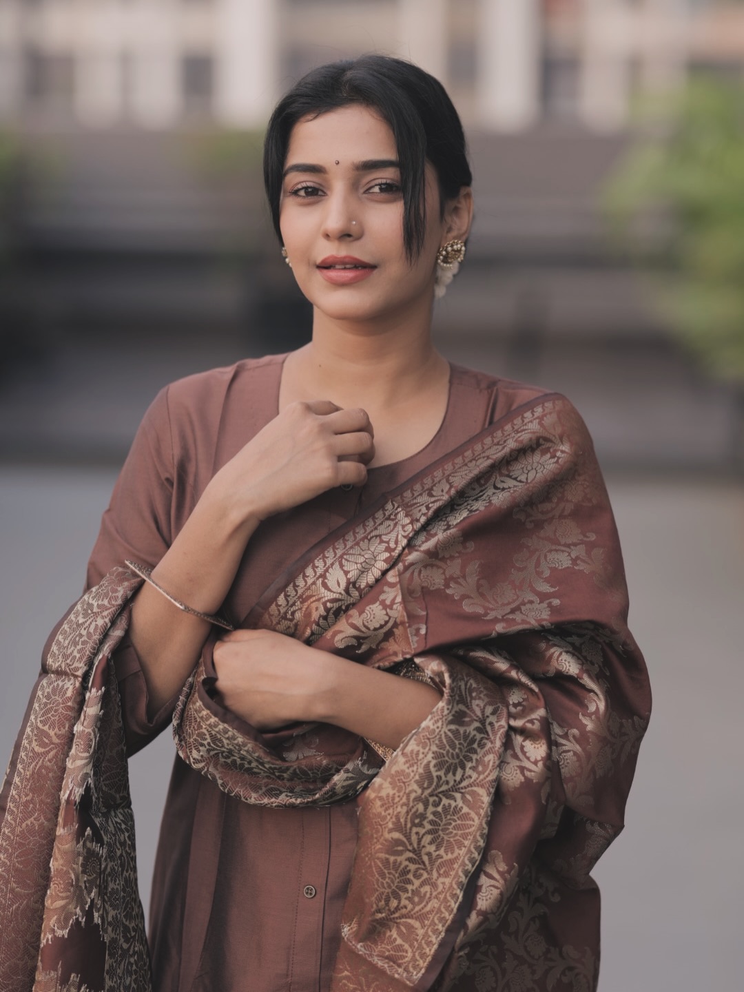 Shivani Mundhekar shares traditional look photos