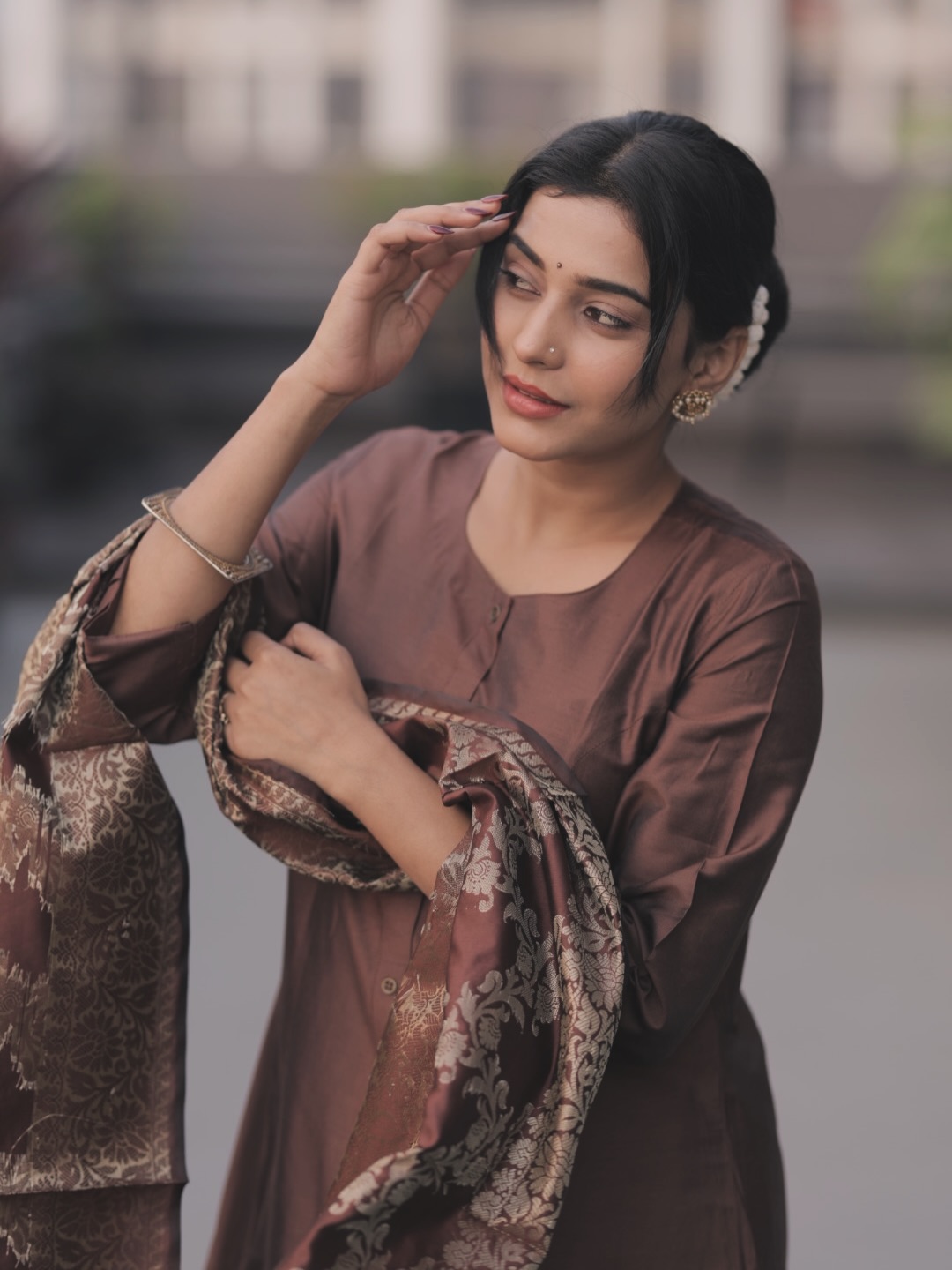 Shivani Mundhekar shares traditional look photos