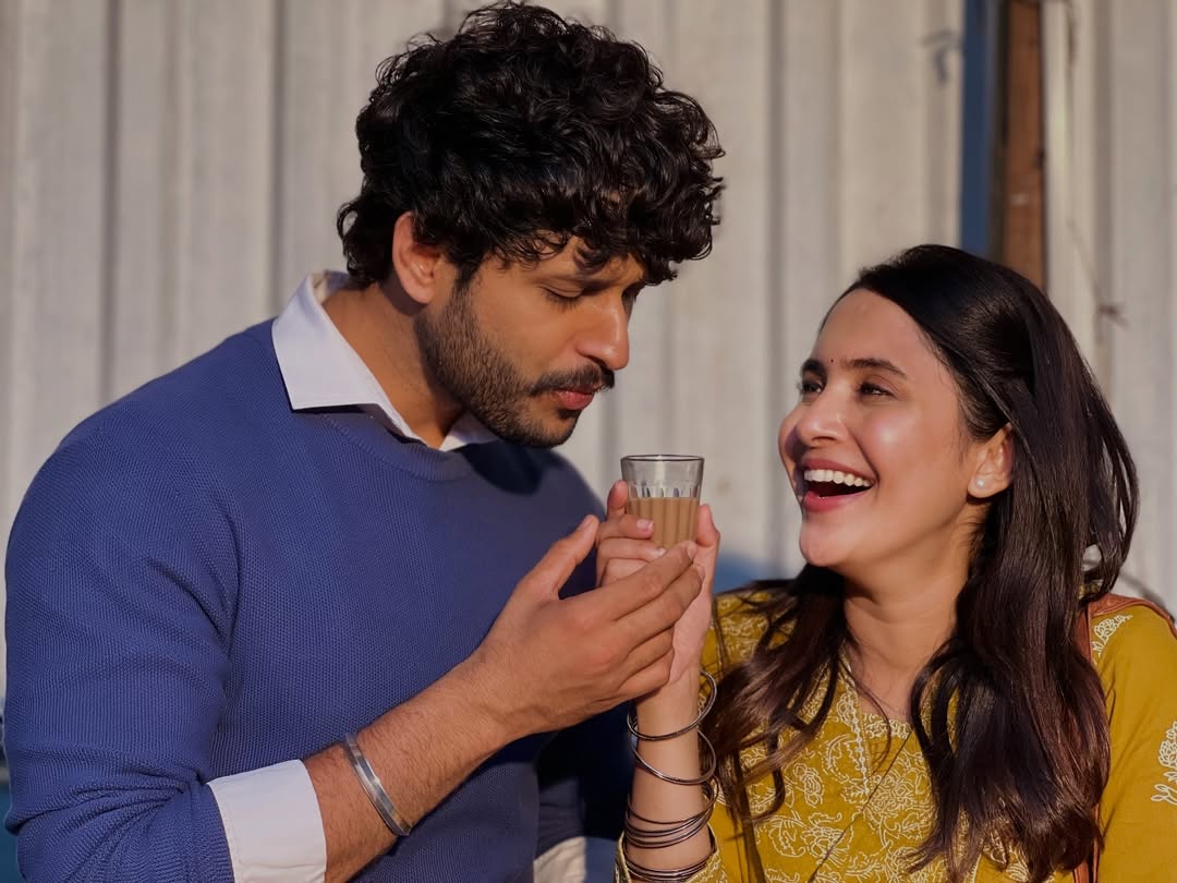 Vachan Dile Tu Mala Couple Chai Pe Charcha Photos Go Viral On Social Media