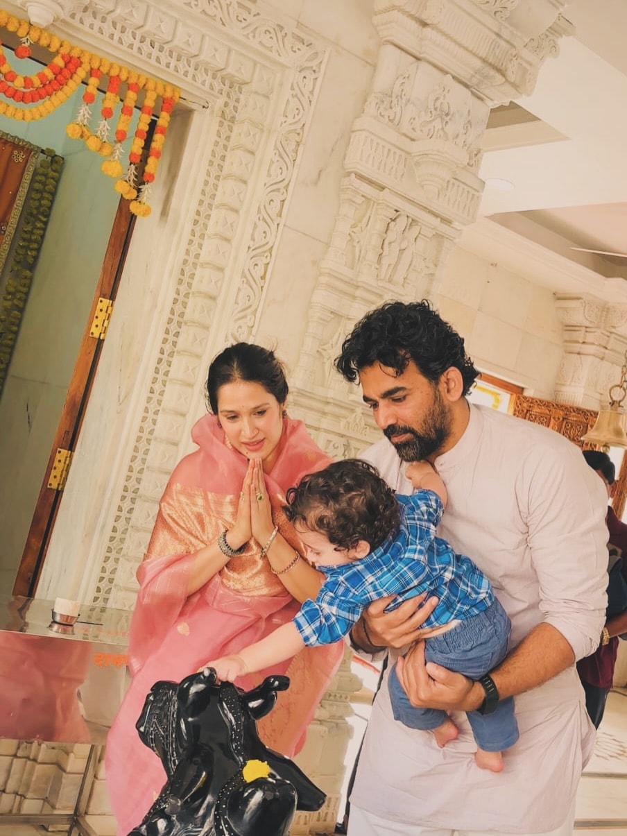 Sagarika Ghatge Kolhapur visit, Zaheer Khan family temple visit, Fatehsingh Khan with parents,