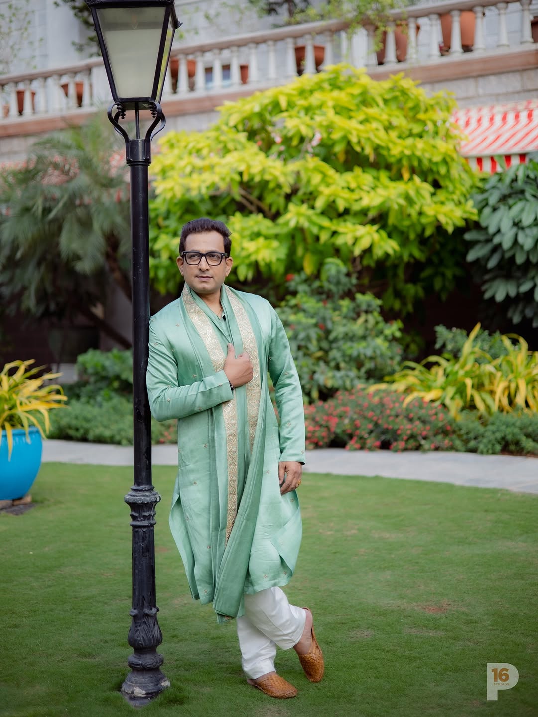 Prasad Oak in traditional green kurta at son’s engagement ceremony