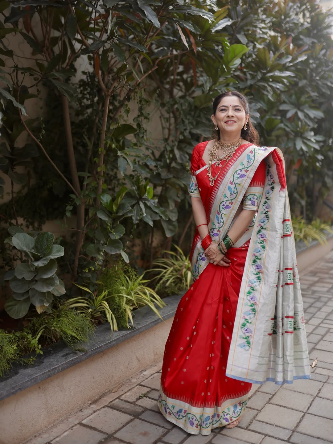 Sonali Kulkarni Karavli look viral on social media