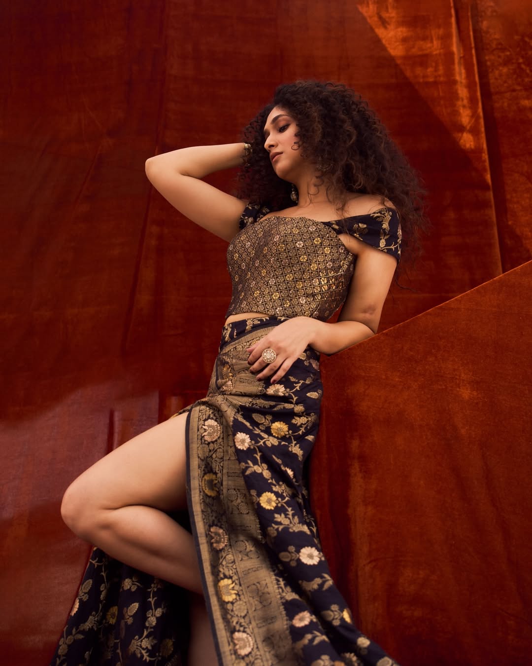 Maharashtarachi hasya jatra, Priyadarshini Indalkar, glamorous black Banarasi silk co-ord set look