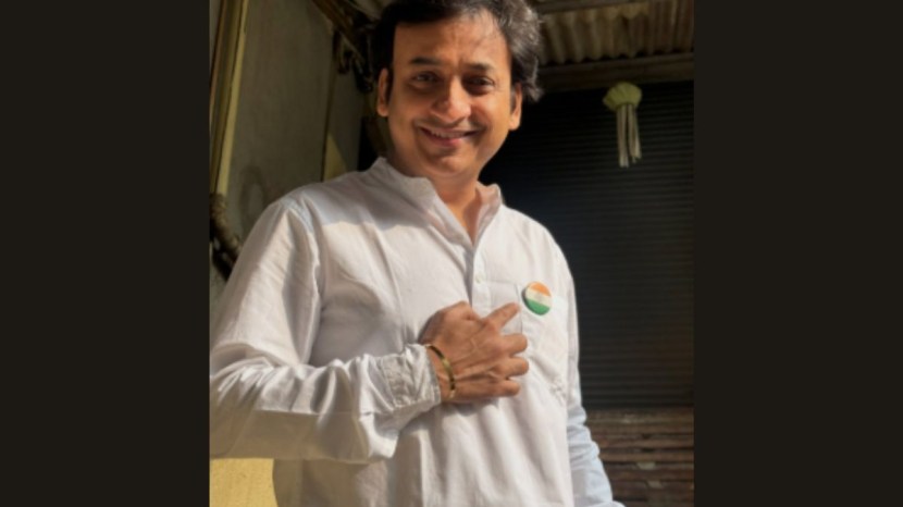 सध्या संकर्षण 'कुटुंब किर्रतन' या नाटकाच्या प्रयोगासाठी कतारला गेला आहे.