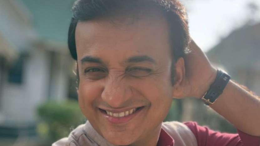 त्याने काळ्या रंगाचे कपडे परिधान केले असून त्याचा लूक लक्ष वेधून घेत आहेत.