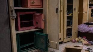 Dombivli Deslepada Burglary 40 Tola Gold Stolen RP Residency Manpada Police FIR