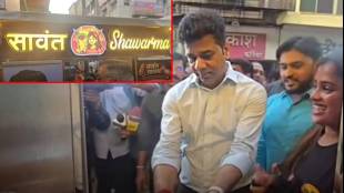 MNS leader Avinash Jadhav inaugurating a handcart selling shawarma in Dombivli