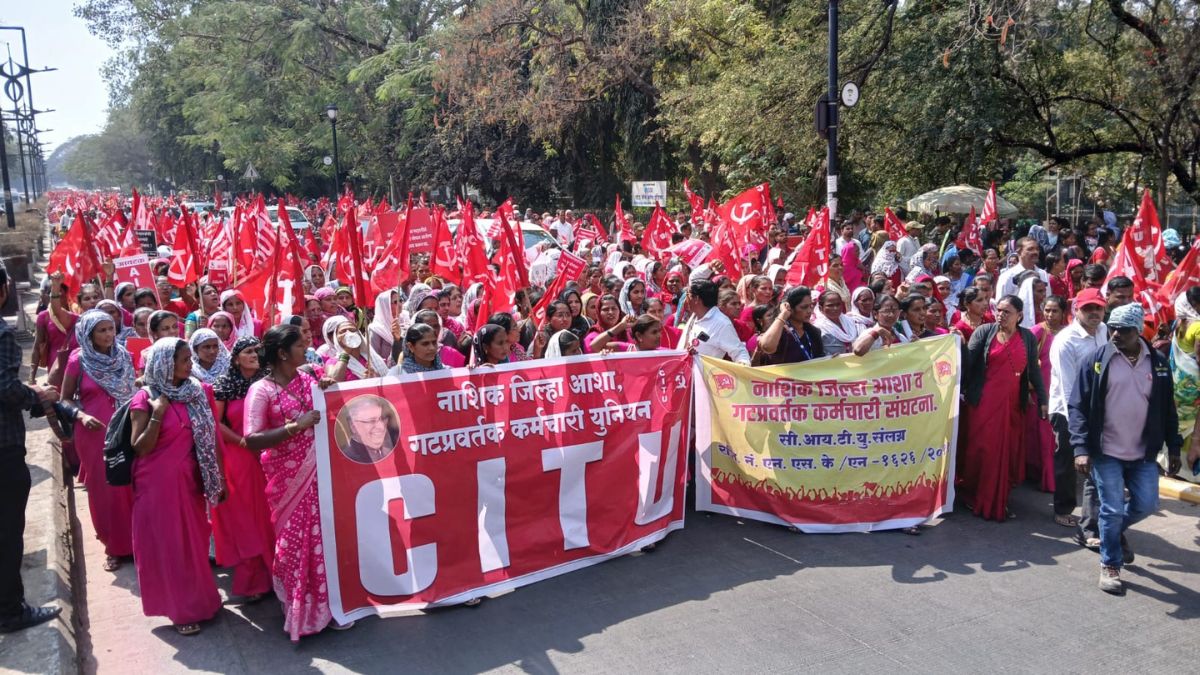 Domestic workers 30000 employees join protest march to Nashik Collectorate