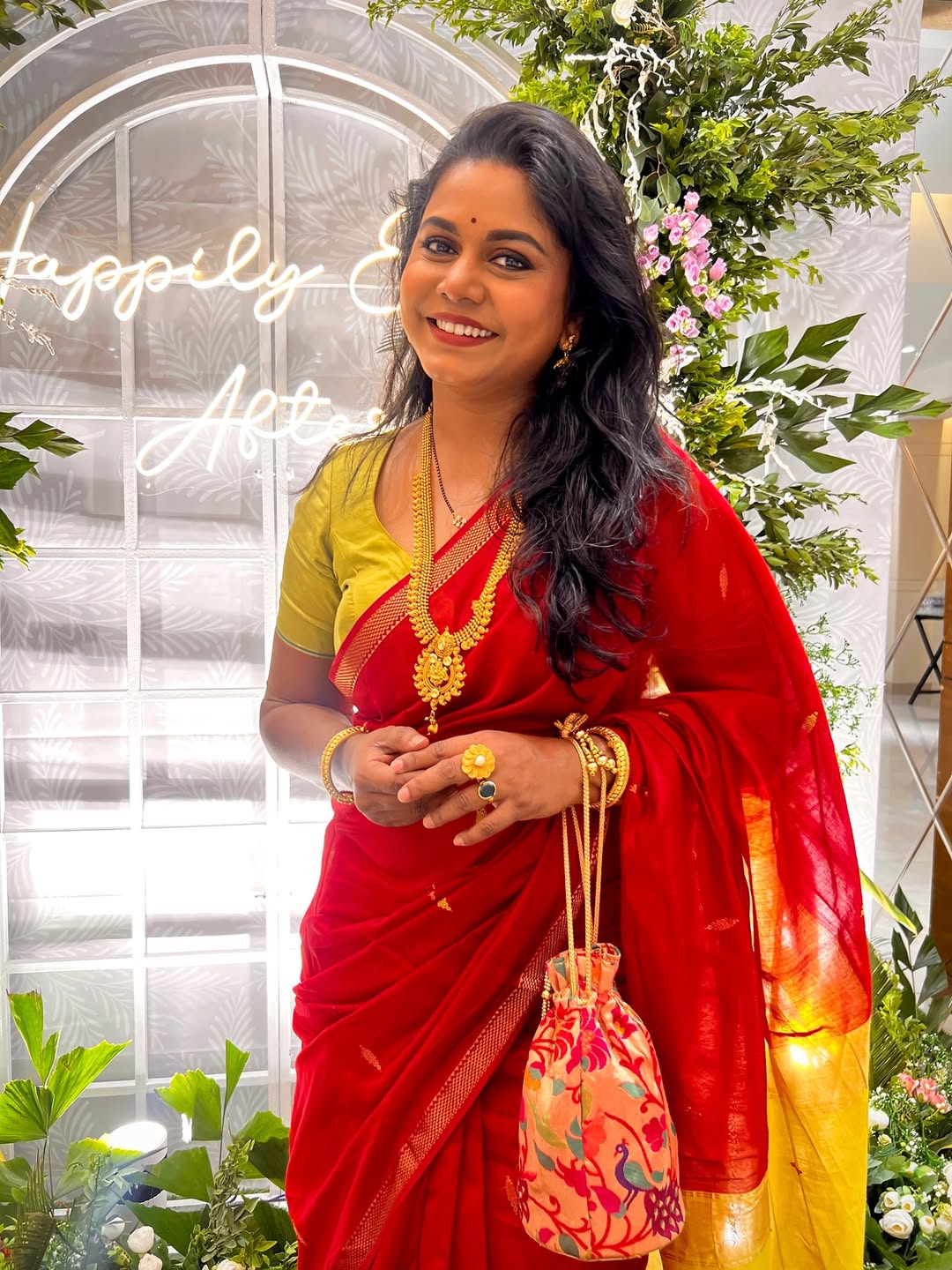 Hemangi Kavi Red Maheshwari Saree Look