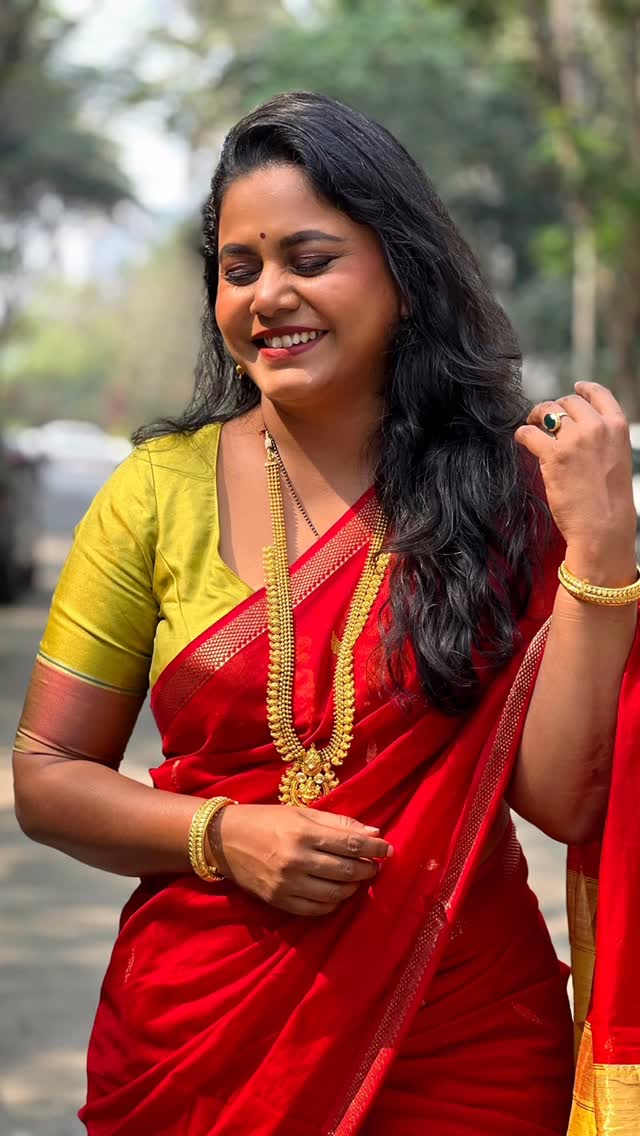 Hemangi Kavi Red Maheshwari Saree Look