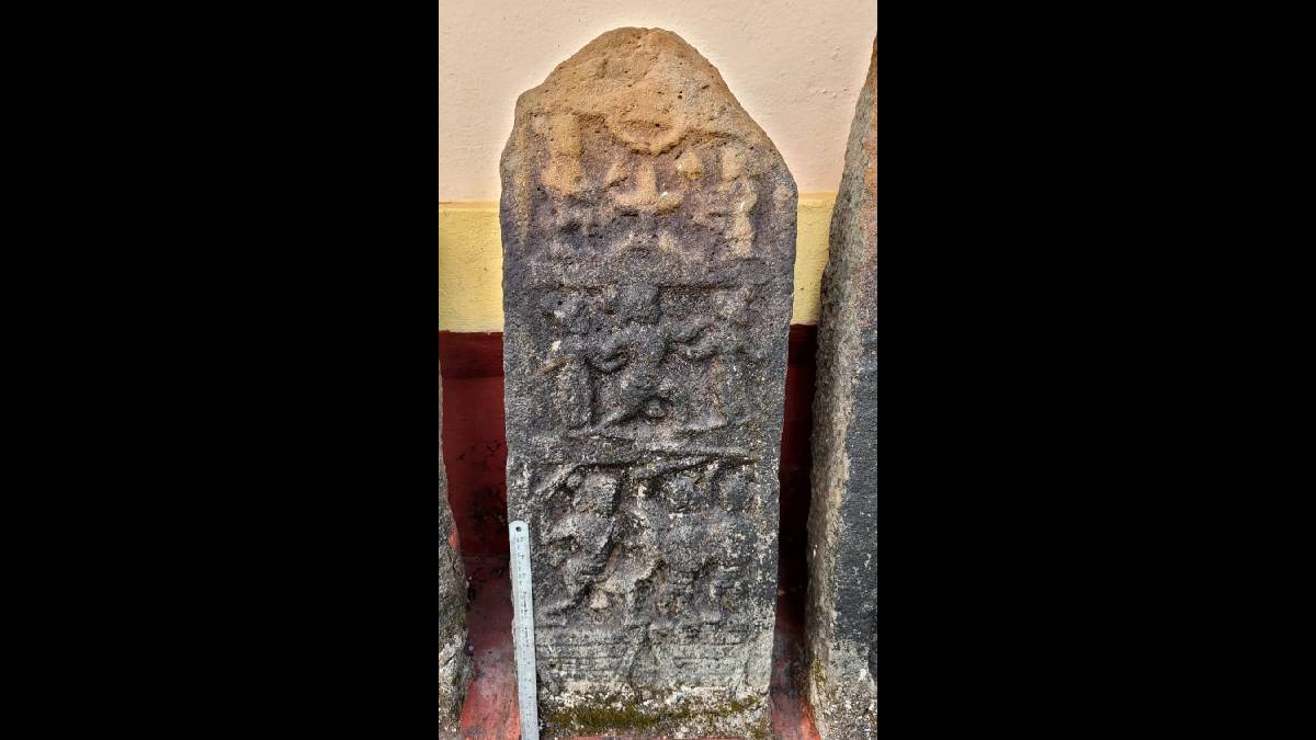 A 12th-century 'Hero Stone' (Veergal) depicting a fierce naval battle was discovered in Kharepatan, Sindhudurg.