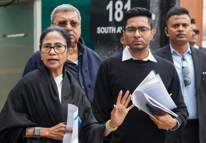 West Bengal Chief Minister Mamata Banerjee highlighting her education background