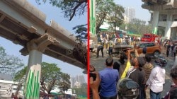 Video : मुलुंडमध्ये मेट्रोचा पिलरचा भाग कोसळला, एक जण अडकल्याची भीती; तीन-चार वाहनांचे नुकसान