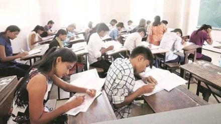 धक्कादायक! बारावीच्या भौतिकशास्त्र परीक्षेत सामूहिक कॉपी - Marathi News |  Akola Hsc Physics Exam Mass Copy Case Washim Exam Centre 581 Students Copy  Incident Sap 05 - Latest Nagpur News at Loksatta.com