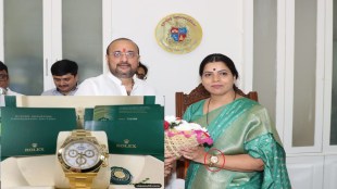 Mumbai Mayor Ritu Tawde watch controversy | मुंबई महापौर रितू तावडे महागडे घड्याळ रोलेक्स