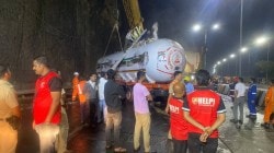 दिलासादायक बातमी! मुंबई पुणे द्रुतगती मार्गिकेवरील वाहतूक अखेर सुरू, तब्बल बत्तीस तासांनी टँकर हटवण्यात यश