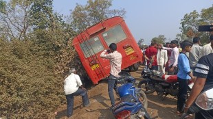 msrtc st bus accident buldhana injures passengers