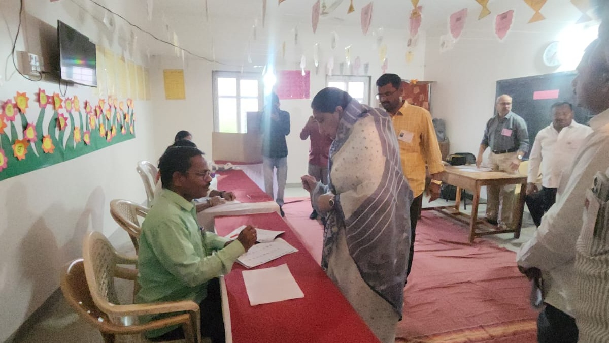 sunetra pawar dcm maharashtra votes in katewadi baramati zilla parishad election without ajit pawar pune
