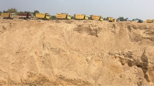 Jalna sand mining action | Collector Amisha Mittal Jalna news | Illegal sand transport fine Maharashtra | Jalna revenue department raid news