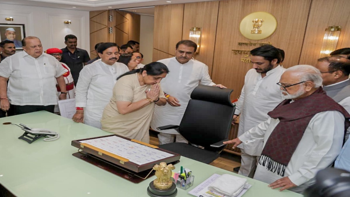 Sunetra Pawar takes charge as Maharashtra Deputy Chief Minister tribute Emotional moments Parth Ajit Pawar