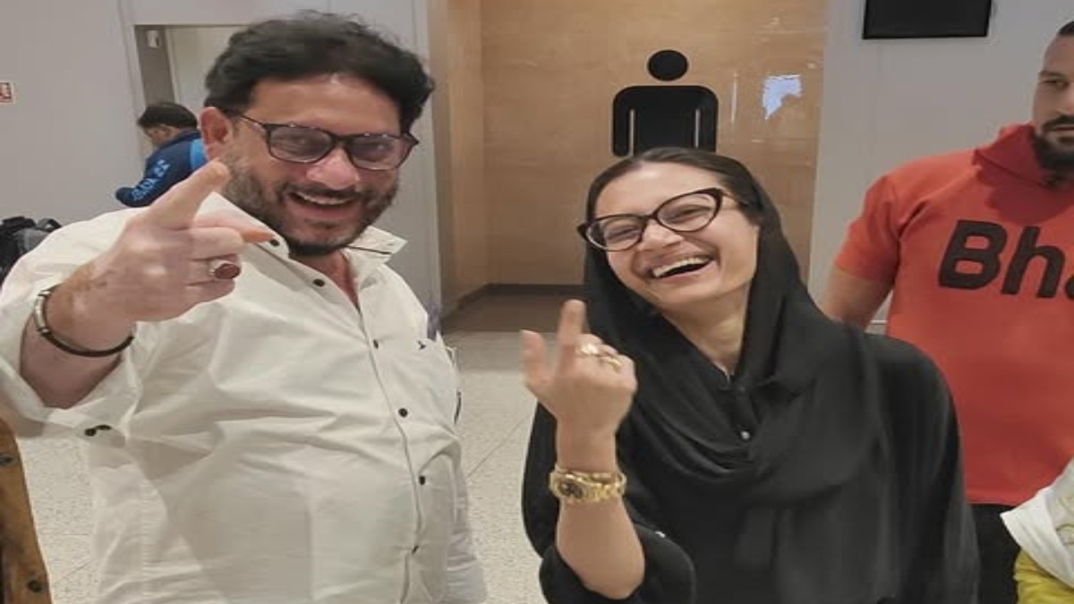 Waris Pathan Sahar Sheikh Hyderabad airport Kaisa Haraya Mumbra politics MIM Jitendra Awhad