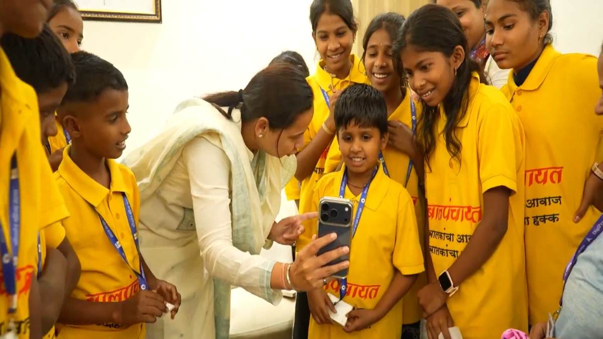 palghar child panchayat members visit maharashtra government mantralaya aditi tatkare parivartan mahila sanstha