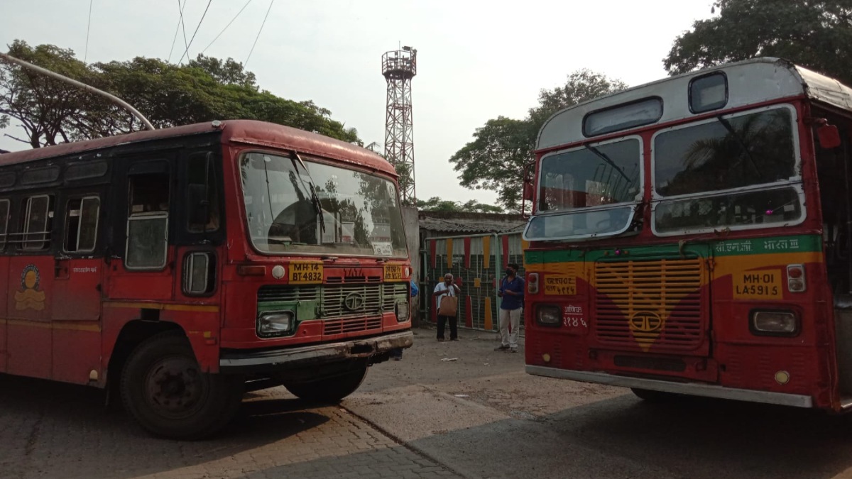 msrtc smart card price controversy state transport best vs st card rate passenger students senior citizens protest