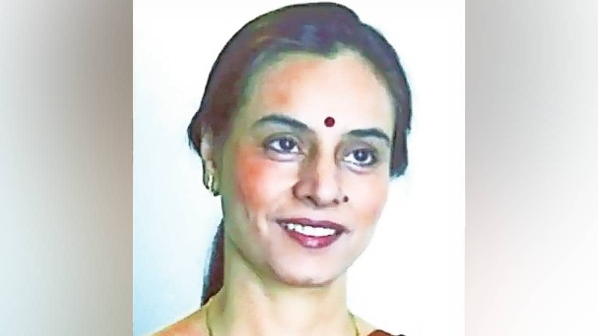 Sarla Maheshwari passes away, Doordarshan veteran news anchor, Death of Sarla Maheshwari news reader, Golden era of Doordarshan news, Sarla Maheshwari biography and career, Tejeswar Singh and Sarla Maheshwari era, Indian television news history, DD National news anchors legacy, Tributes to Sarla Maheshwari, सरला माहेश्वरी यांचे निधन, दूरदर्शन वृत्तनिवेदिका सरला माहेश्वरी, साडेआठच्या बातम्यांचा सुवर्णकाळ, ज्येष्ठ वृत्तनिवेदिका आदरांजली,