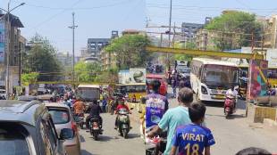 Virar Flyover Heavy Vehicle Entry Police Dispute | विरार उड्डाणपूल पोलीस दादागिरी अवजड वाहने
