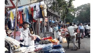 Street vendors operating along roadside in Mira Bhayandar amid fee reduction proposal.