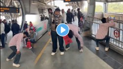 दिल्ली मेट्रो स्टेशनवर जीवघेणा स्टंट! धावत्या ट्रेनसमोर तरुणाचा विचित्र डान्स; प्रवासीही घाबरले, पाहा VIDEO