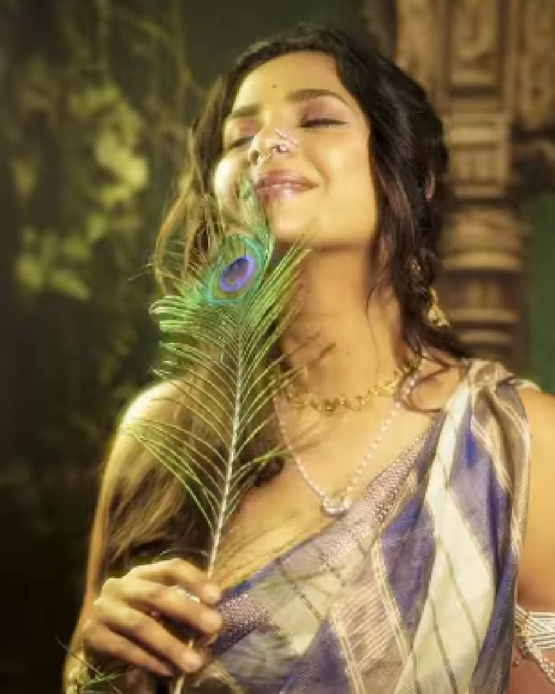 Amruta Dhongade traditional saree look