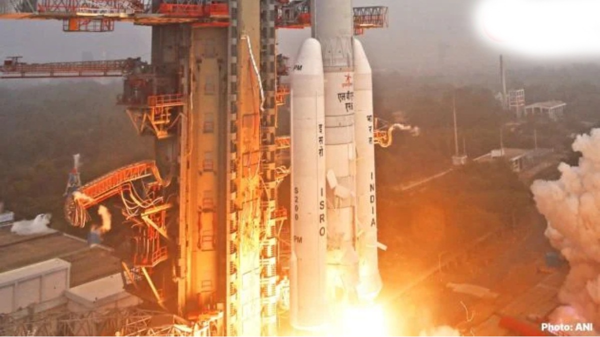 Students at the ISRO exhibition in Palghar.