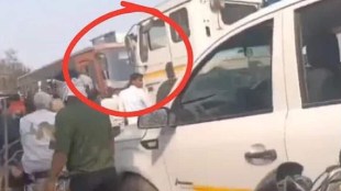 Traffic jam after a car driver stopped an ST bus near Nagpur Naka in Bhandara.