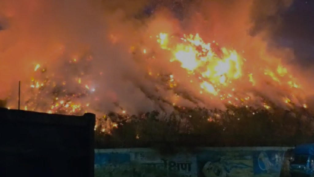 Huge Fire at Turbhe Dumping Ground Navi Mumbai Huge Fire at Turbhe Dumping Ground Navi Mumbai