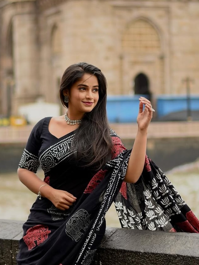 Prapti Redkar Black Saree Reel