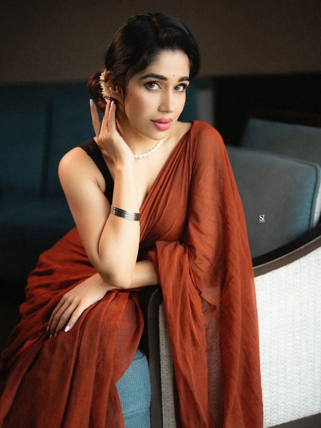 Purniemaa Dey Orange Saree Look